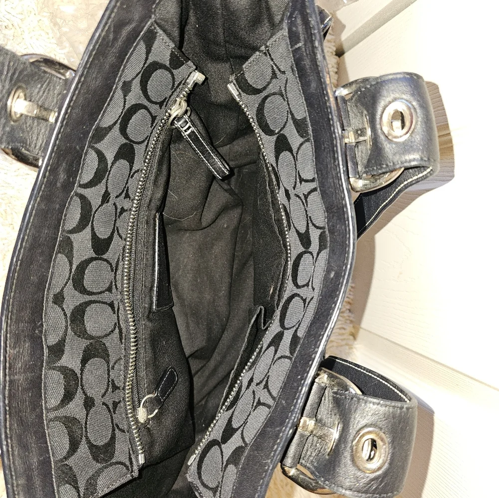 Coach Handbag Pristine Condition - Picture 5 of 6